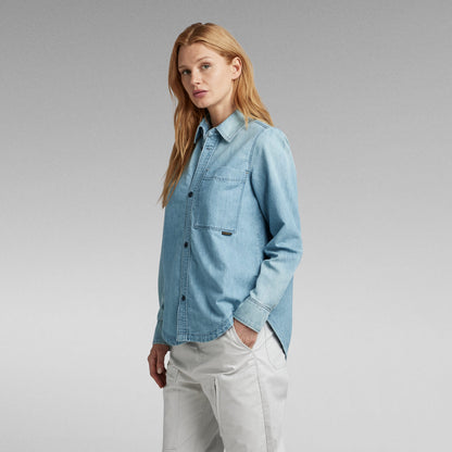 Camisa de denim Gstar para hombre, modelo de manga larga en color claro con bolsillos en el pecho.