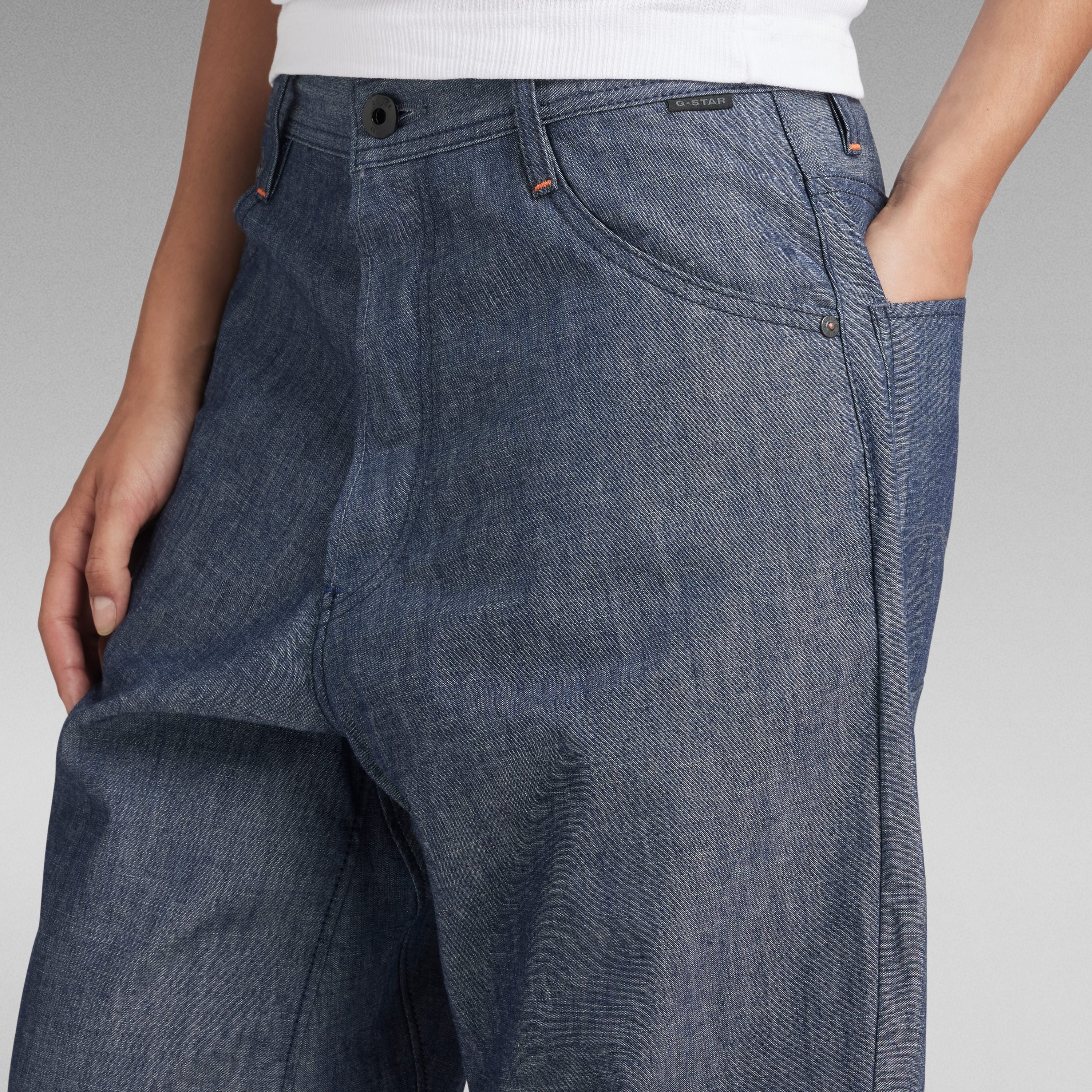 Arc 3D loose unisex jeans showcasing a regular hip cut and relaxed fit with pockets.