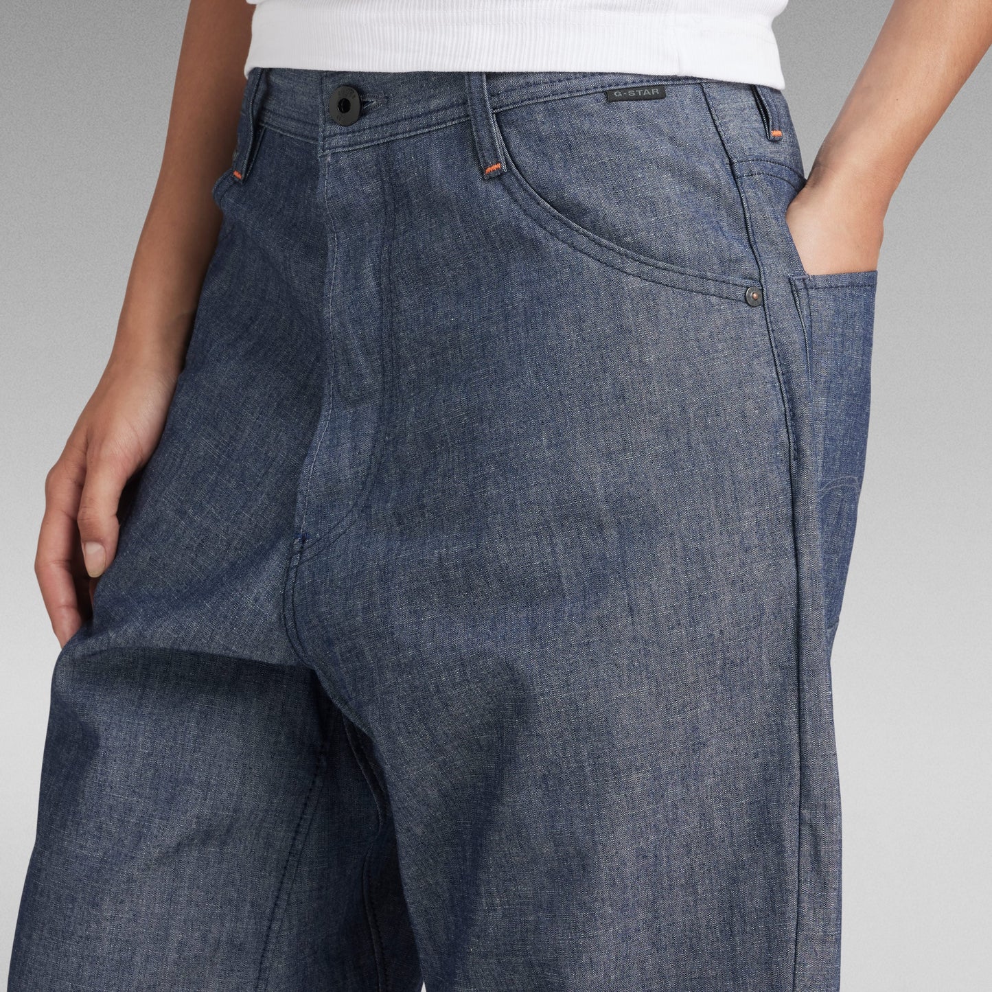 Arc 3D loose unisex jeans showcasing a regular hip cut and relaxed fit with pockets.