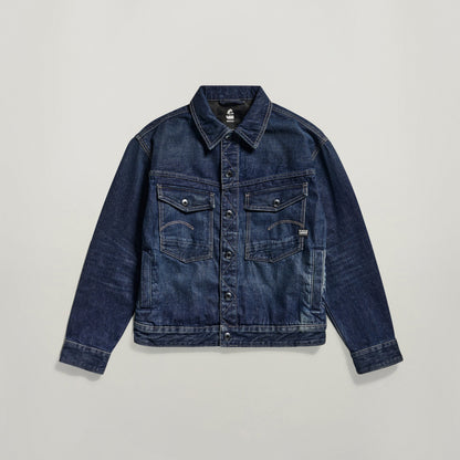 chaqueta denim Dakota con corte recto, bolsillos en el pecho y cierre de botón clásico