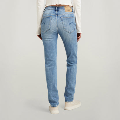 Jeans Ace 2.0 slim straight jeans for men, mostrando el diseño en la parte trasera, color azul claro.
