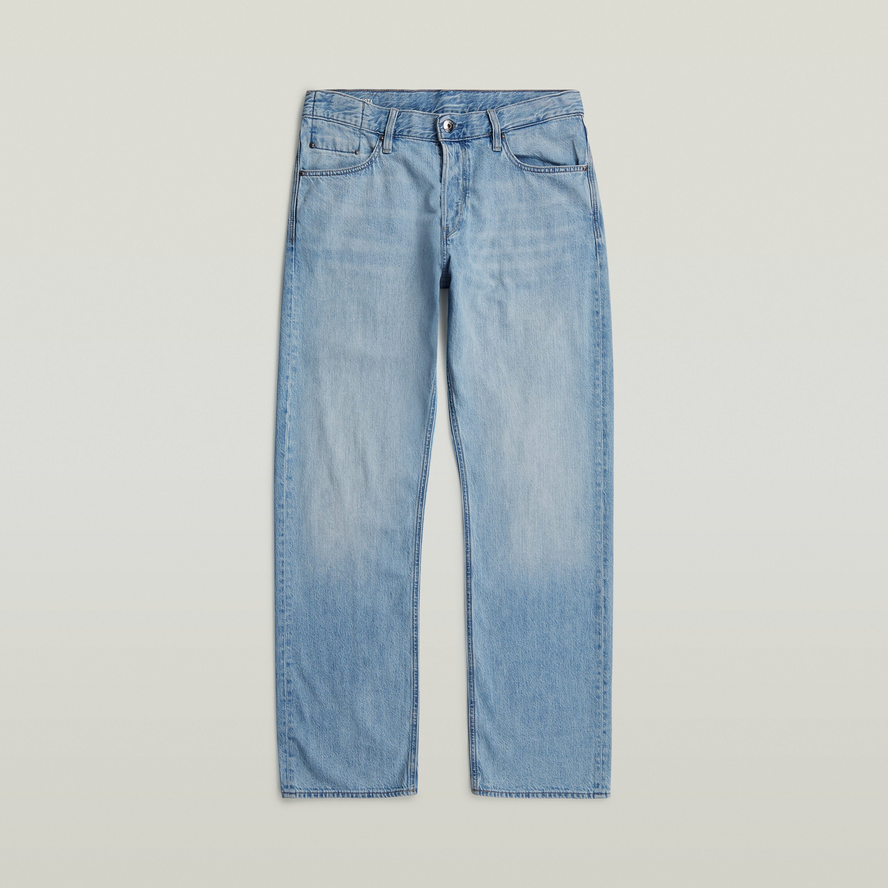 Jeans Dakota Regular Straight en color azul claro, diseño de pierna recta y tiro medio, ideal para un ajuste cómodo.