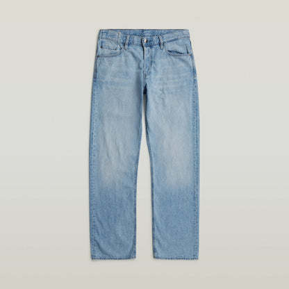 Jeans Dakota Regular Straight en color azul claro, diseño de pierna recta y tiro medio, ideal para un ajuste cómodo.