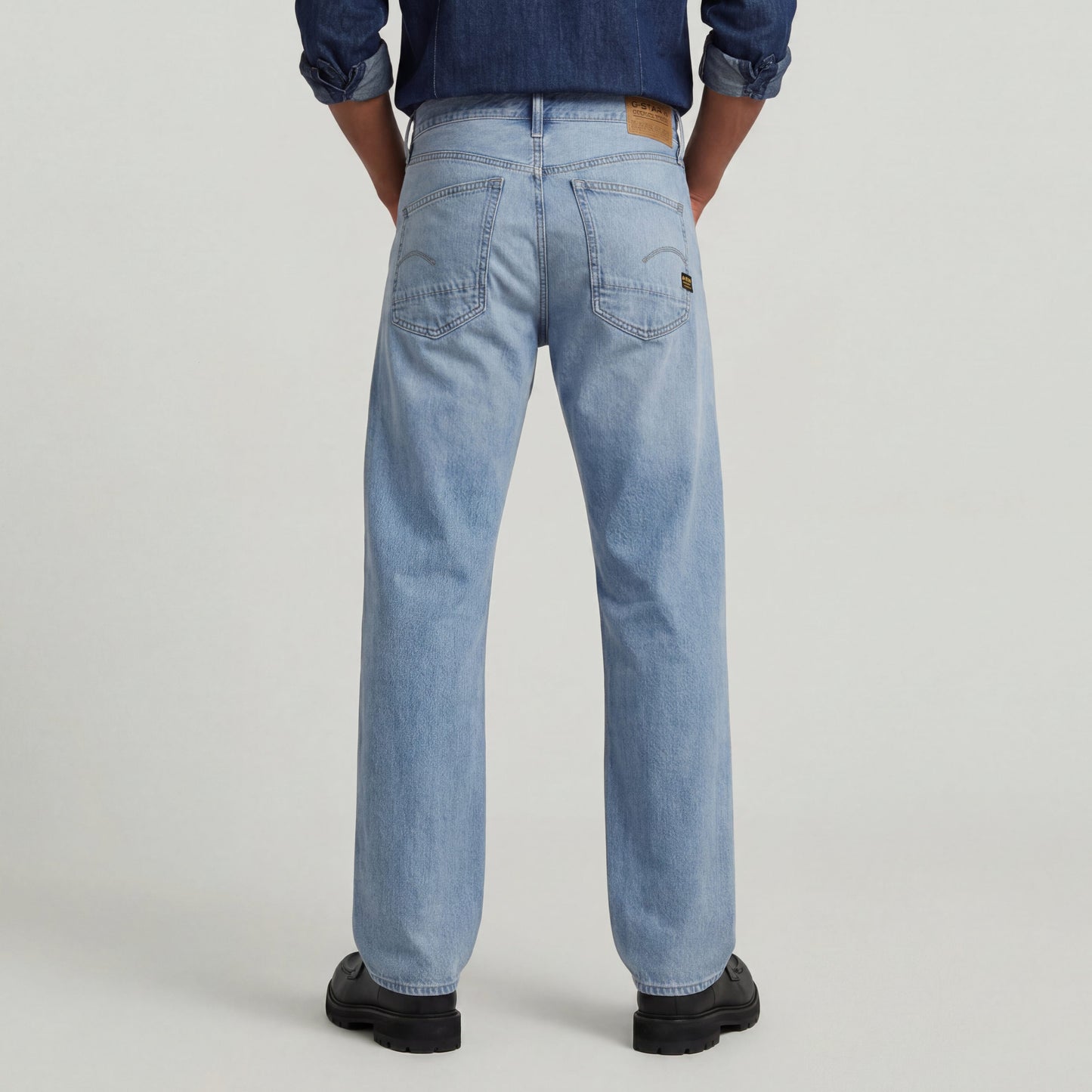 Parte trasera de los jeans Dakota regular straight, estilo clásico de pierna recta y ajuste cómodo.