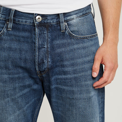 Regular straight jeans for men in a relaxed fit with a classic denim design.