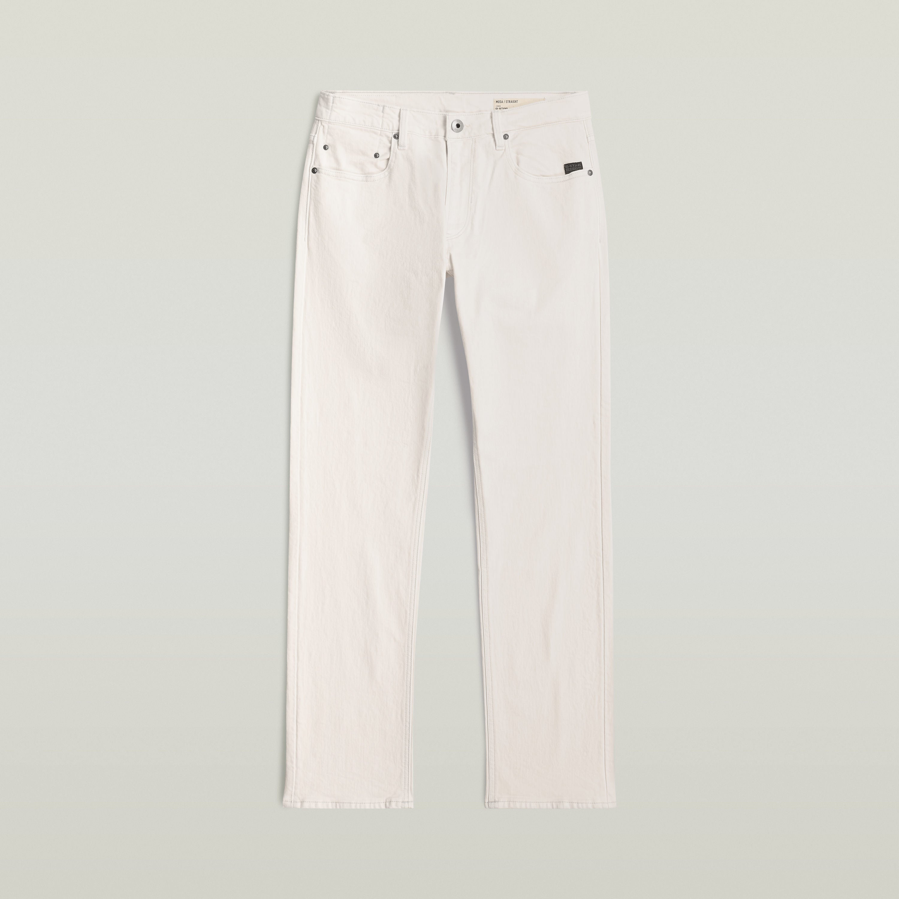Mosa straight jeans en color blanco con pierna estrecha y construcción clásica de cinco bolsillos.