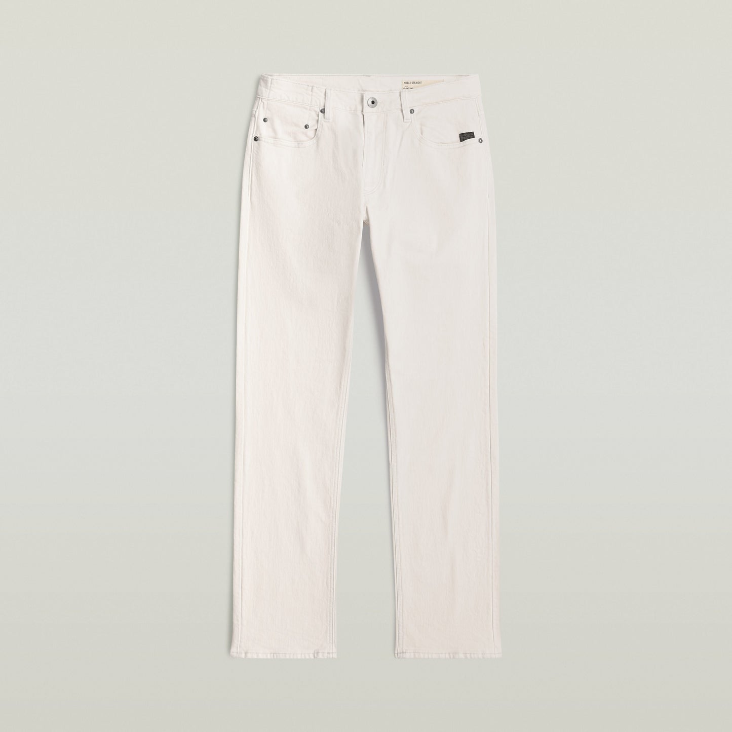 Mosa straight jeans en color blanco con pierna estrecha y construcción clásica de cinco bolsillos.