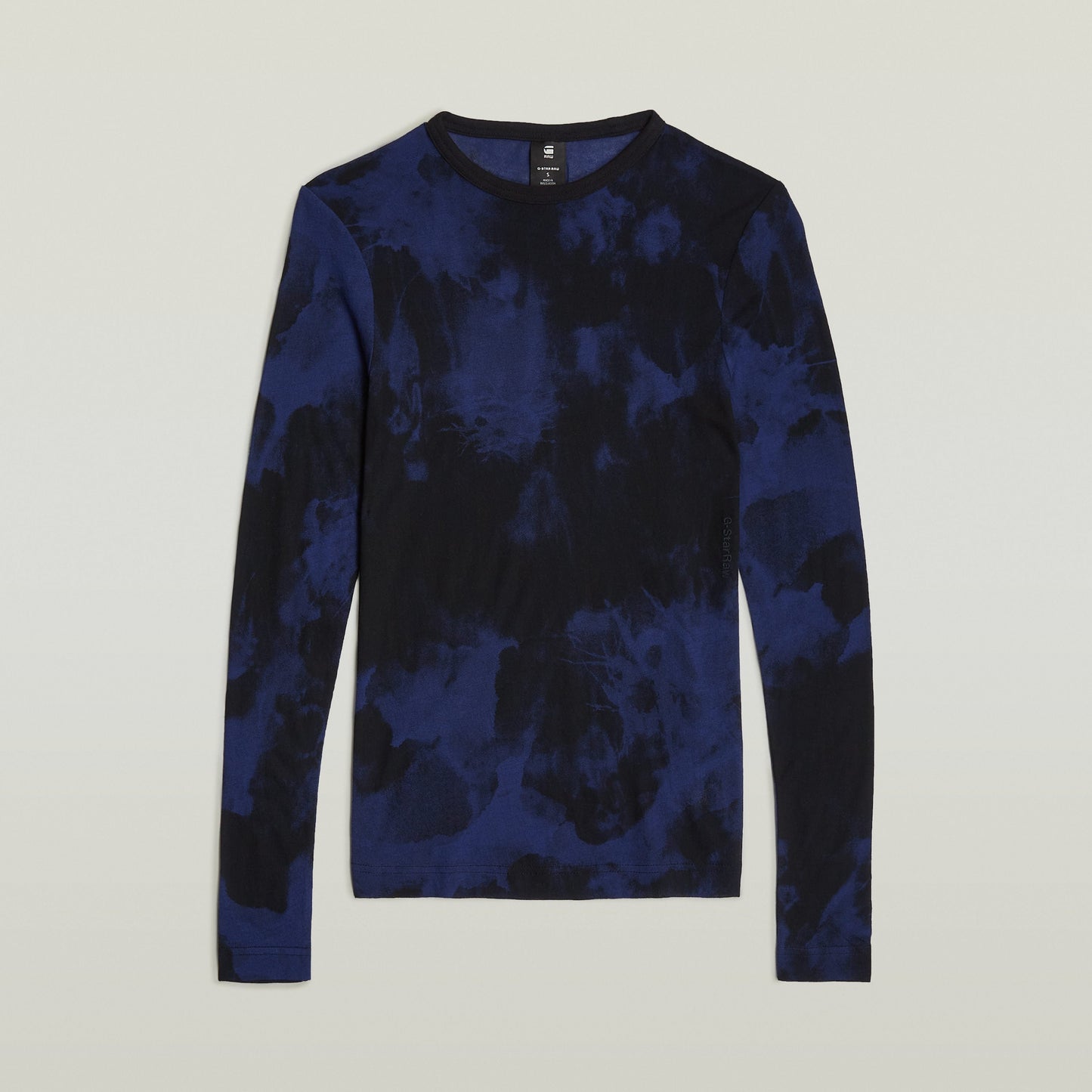 Top Vintage Wash Slim en azul con estampado gráfico, manga larga y cuello redondo. Vintage wash slim top.