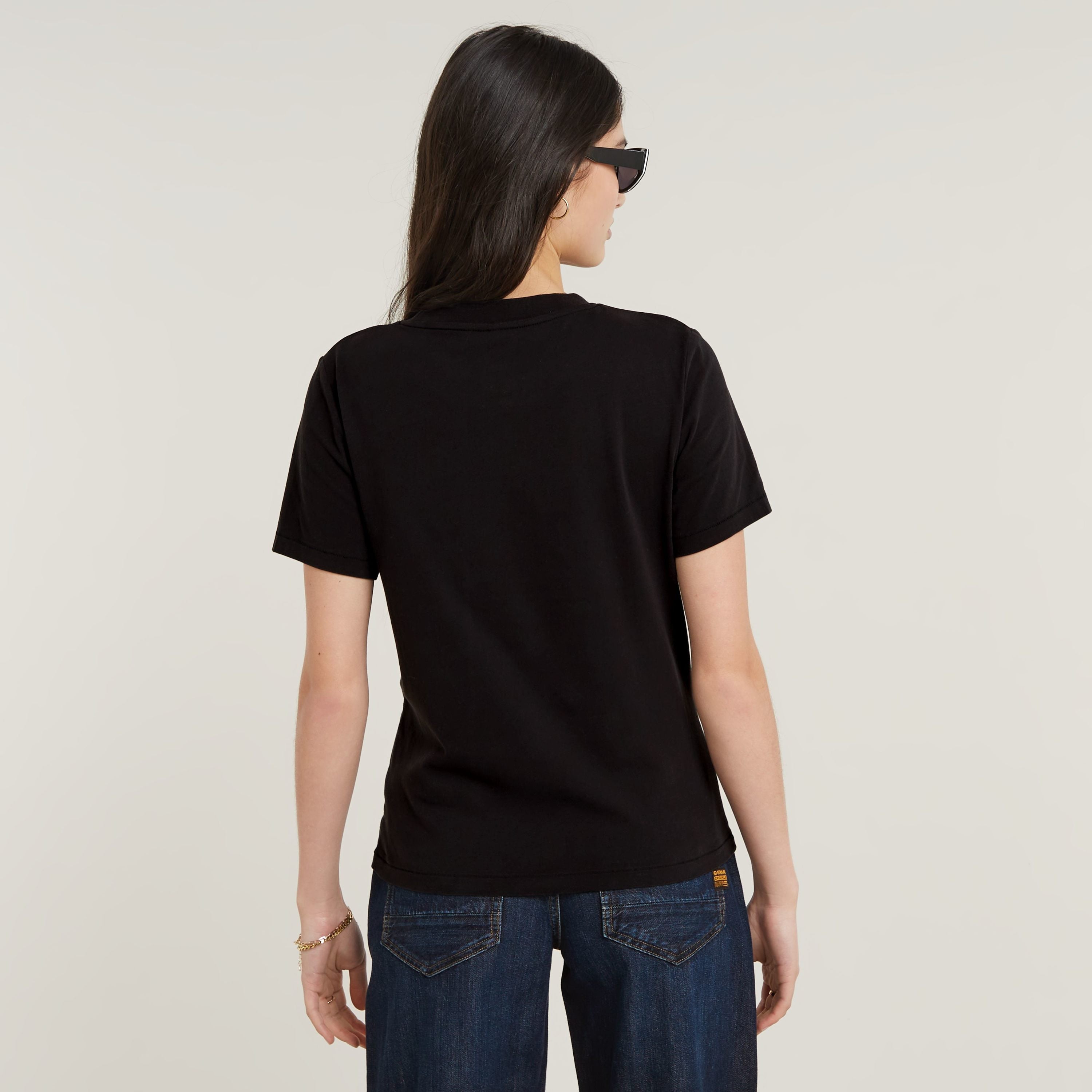 Camiseta gráfica Gstar ecológica vista trasera con diseño de corte recto, 100% algodón ecológico.