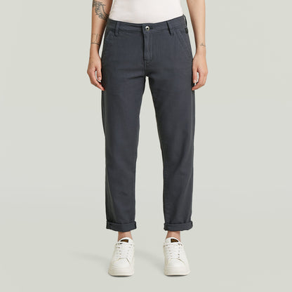 Chinos Kate Boyfriend en color gris oscuro, con corte relajado y perneras ajustadas, perfectos para un look casual.