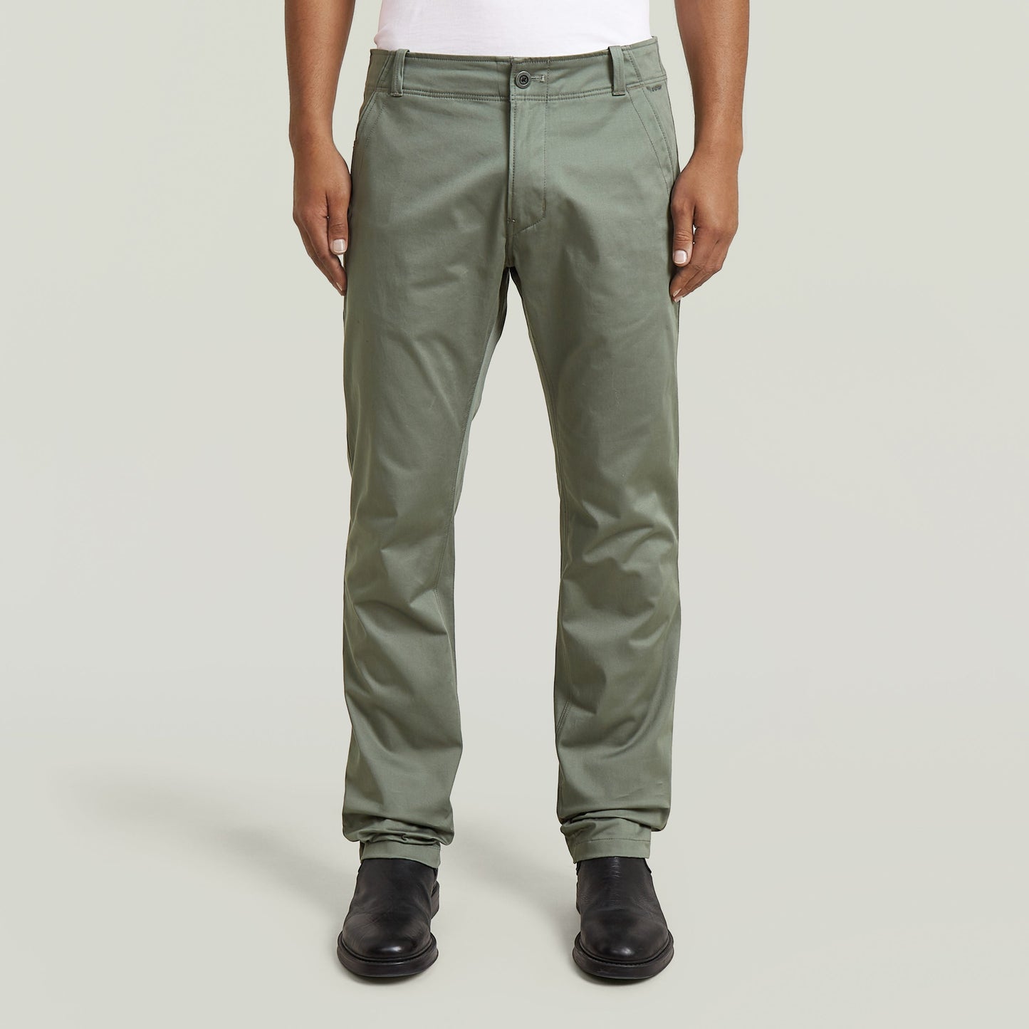 Pantalones chinos rectos Mosa en color verde con corte de pernera recta y tejido elástico, modelo de G-STAR.