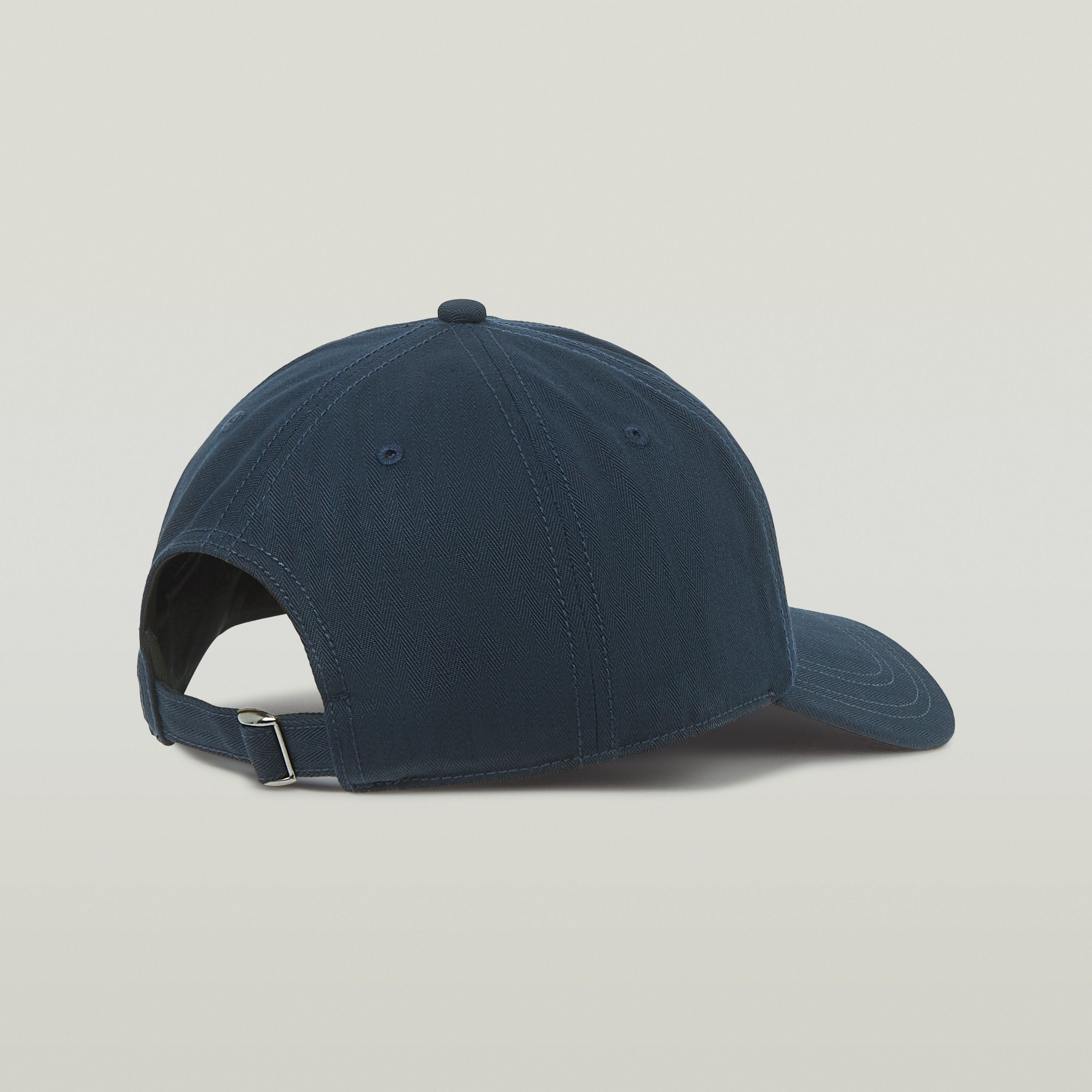 Gorra de béisbol Avernus con diseño de seis paneles y cierre ajustable en la parte trasera.