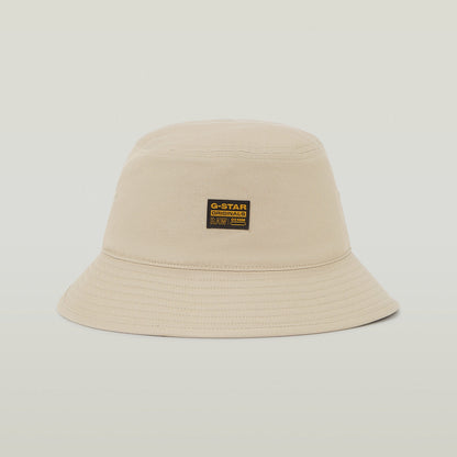 Sombrero de pescador G-STAR en color beige con etiqueta tejida en la parte delantera.