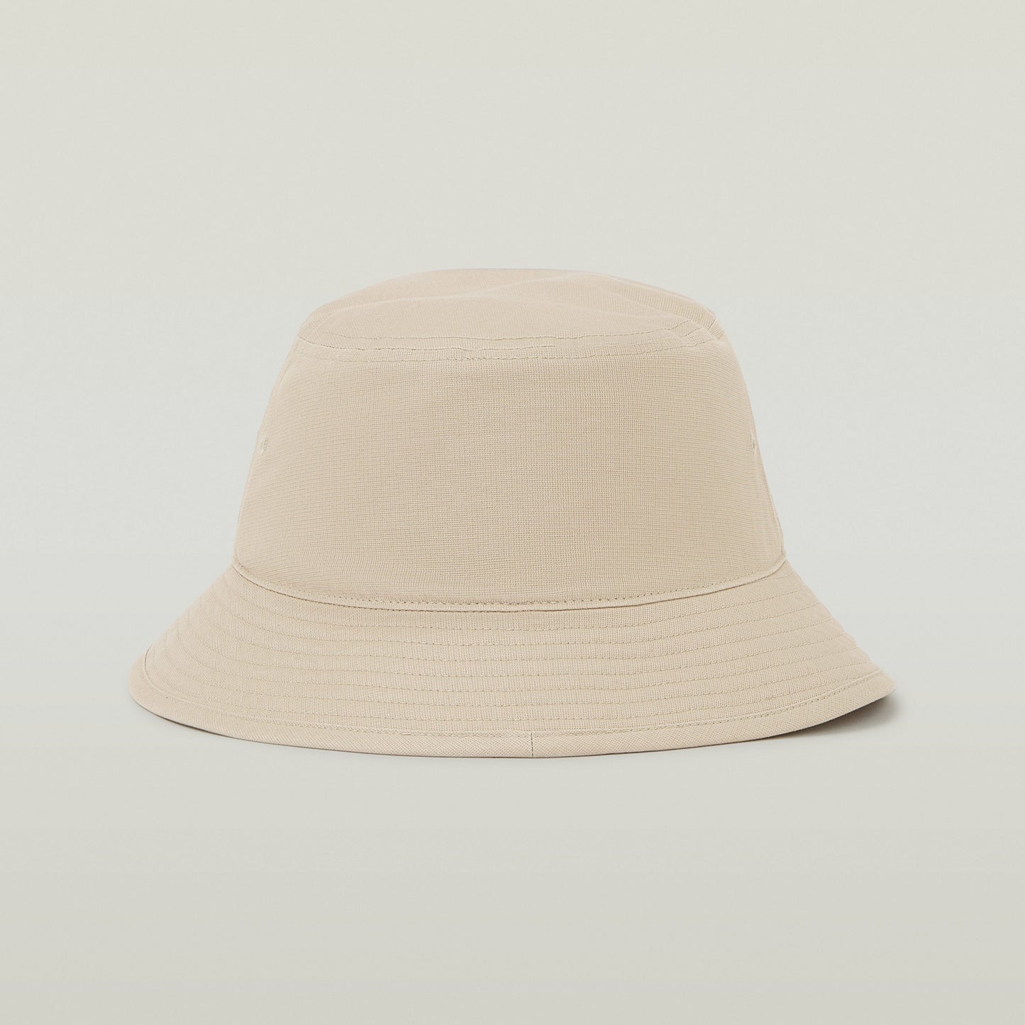 Sombrero de pescador G-STAR en color beige, confeccionado en denim con ala reforzada y etiqueta tejida.