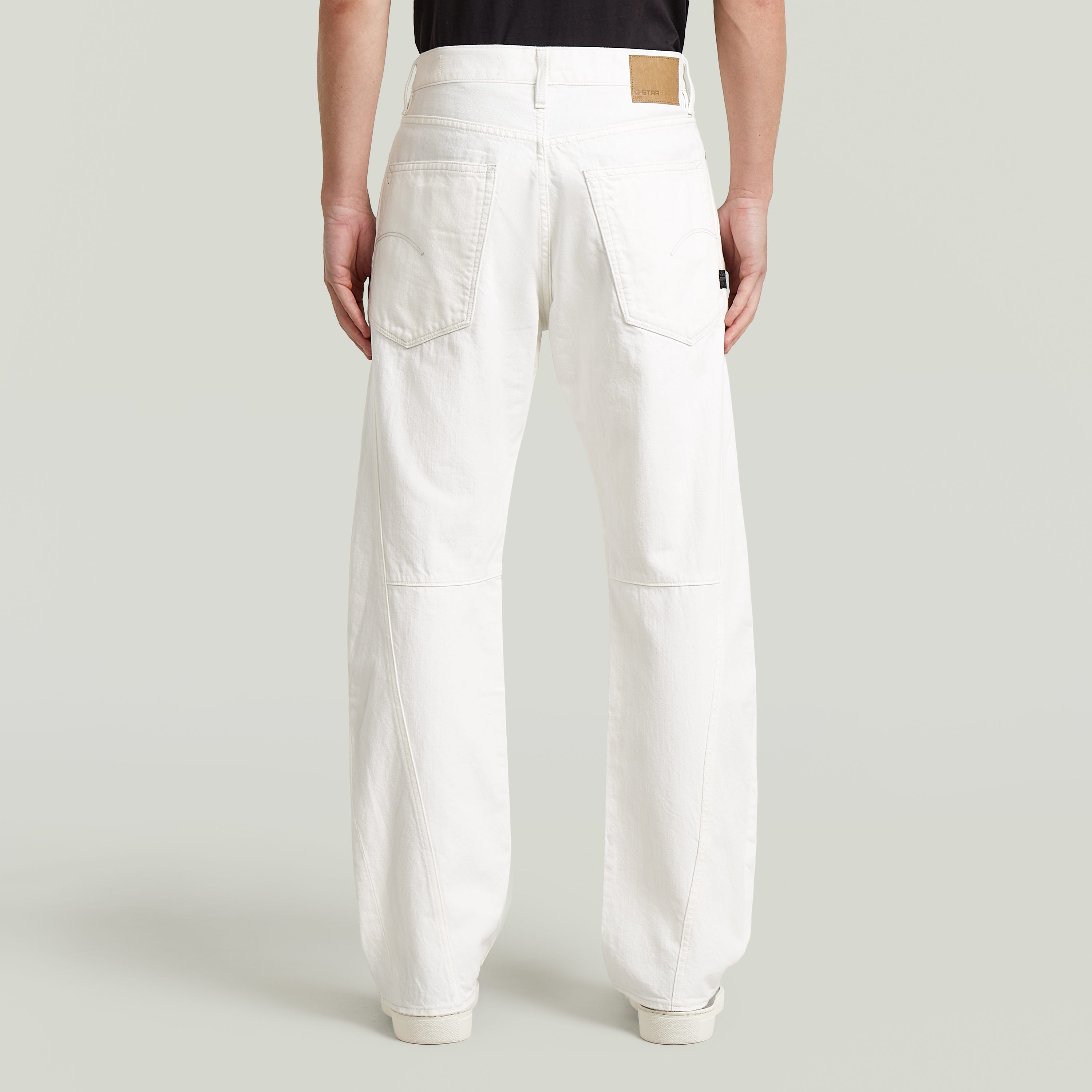 Jeans Contor 3D Regular El Contor 3D regular hace parte de nuestra colección Anatomic Denim. Con fit regular y tiro medio, está diseñado siguiendo la forma natural del cuerpo, usando n