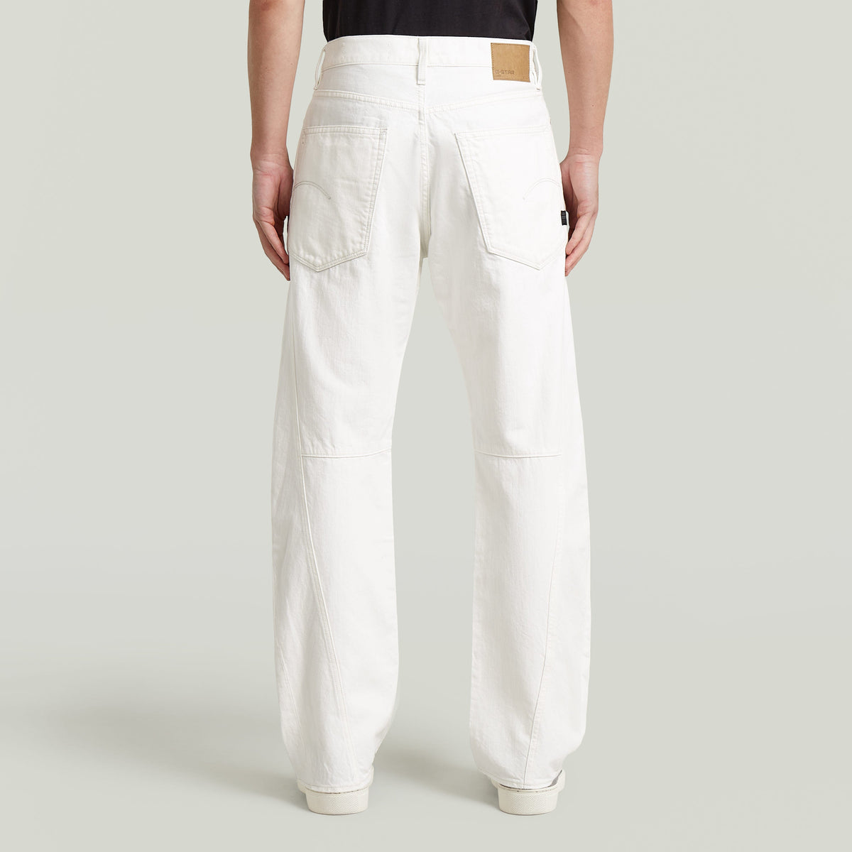 Jeans Contor 3D Regular El Contor 3D regular hace parte de nuestra colección Anatomic Denim. Con fit regular y tiro medio, está diseñado siguiendo la forma natural del cuerpo, usando n