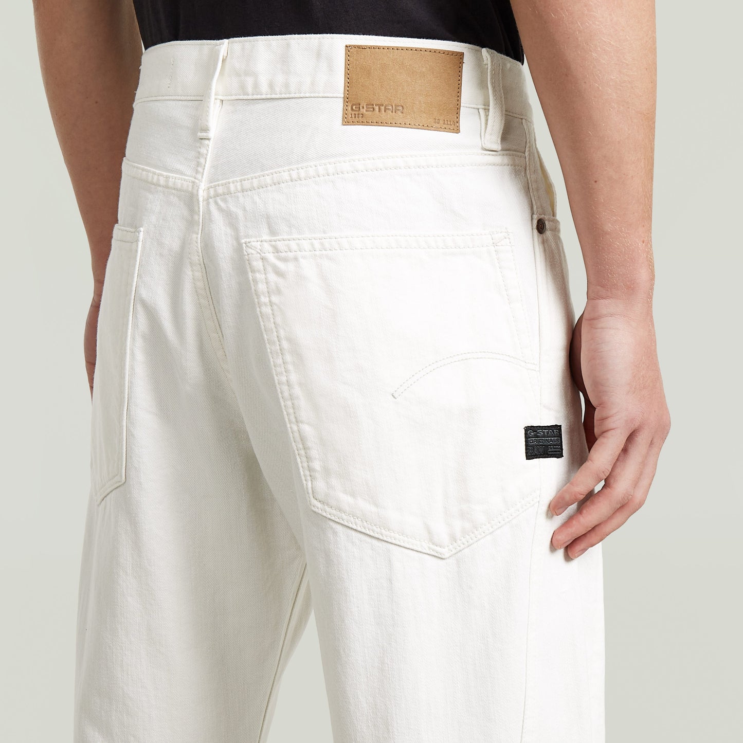 Jeans Contor 3D Regular El Contor 3D regular hace parte de nuestra colección Anatomic Denim. Con fit regular y tiro medio, está diseñado siguiendo la forma natural del cuerpo, usando n