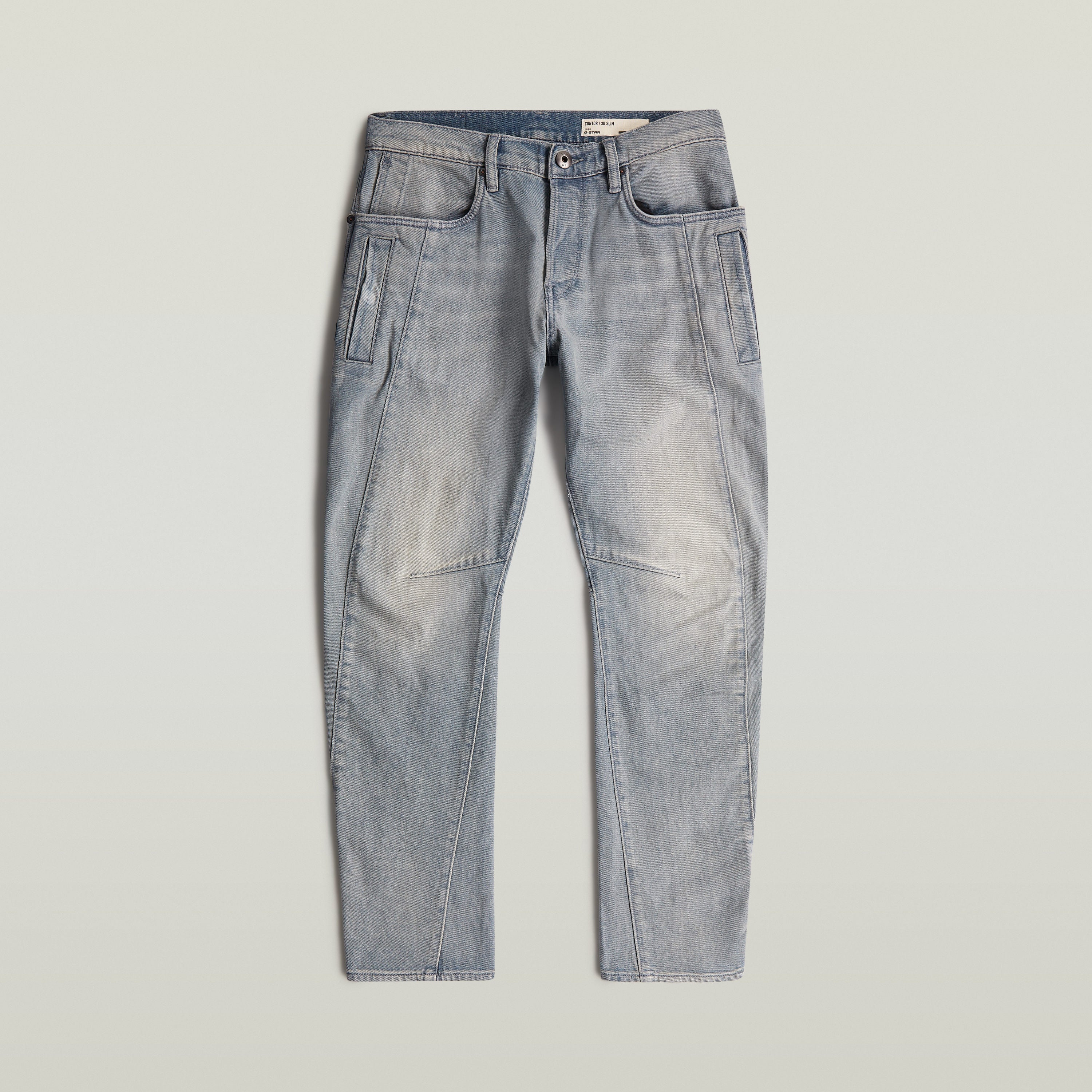 Jeans Contor Slim en color gris, parte de la colección Anatomic Denim, diseño 3D, alta movilidad, algodón regenerativo.