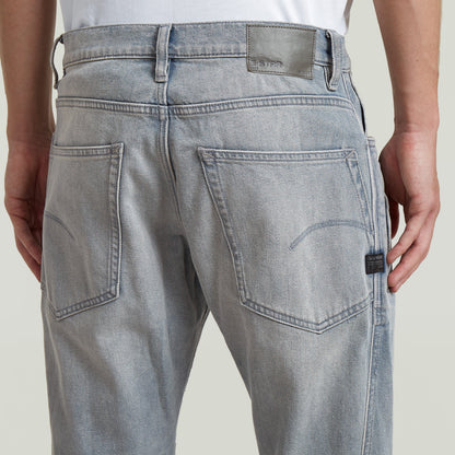 Jeans Contor Slim mostrando la parte trasera, en color gris, con diseño 3D y detalles de costura, Contor 3D Slim jeans.