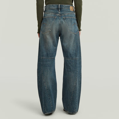 Detalle trasero de jeans Contor 3D wide fit, con corte holgado y construcción 3D para un ajuste exclusivo.