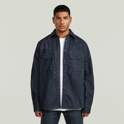Sobrecamisa regular Dakota en denim greencast con cuello clásico y cierre de botones a presión, estilo versátil.