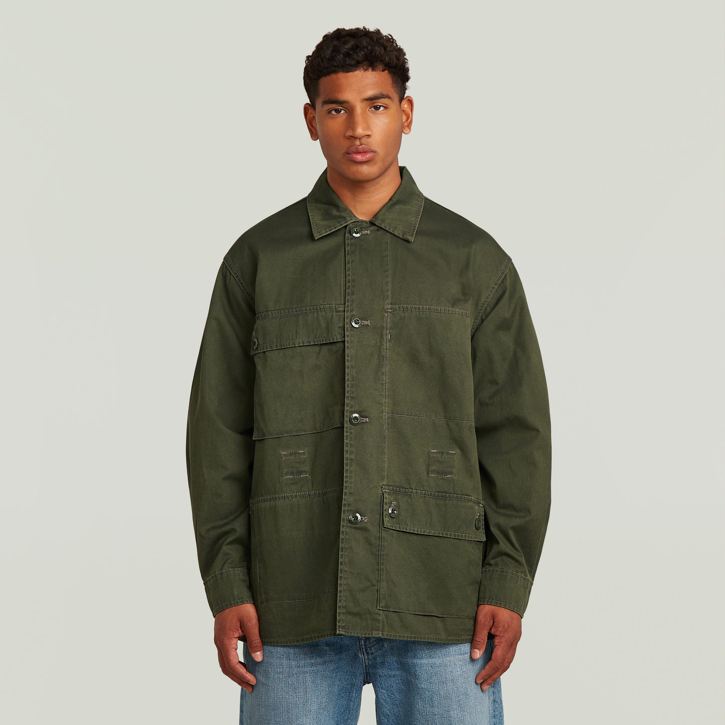 Reversible overshirt for versatile style in green, featuring a modern oversized fit and button closure.