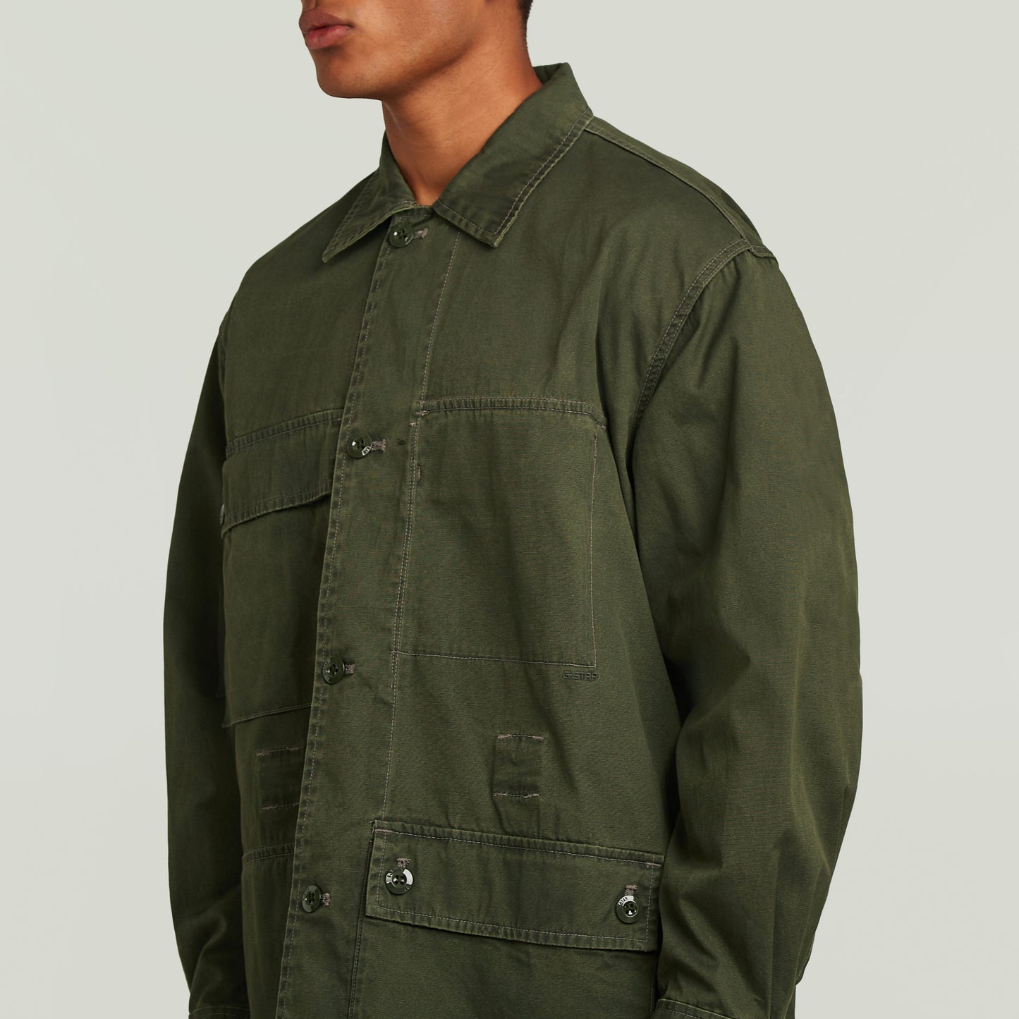 Reversible overshirt for versatile style in green color, featuring button closure and oversized fit.