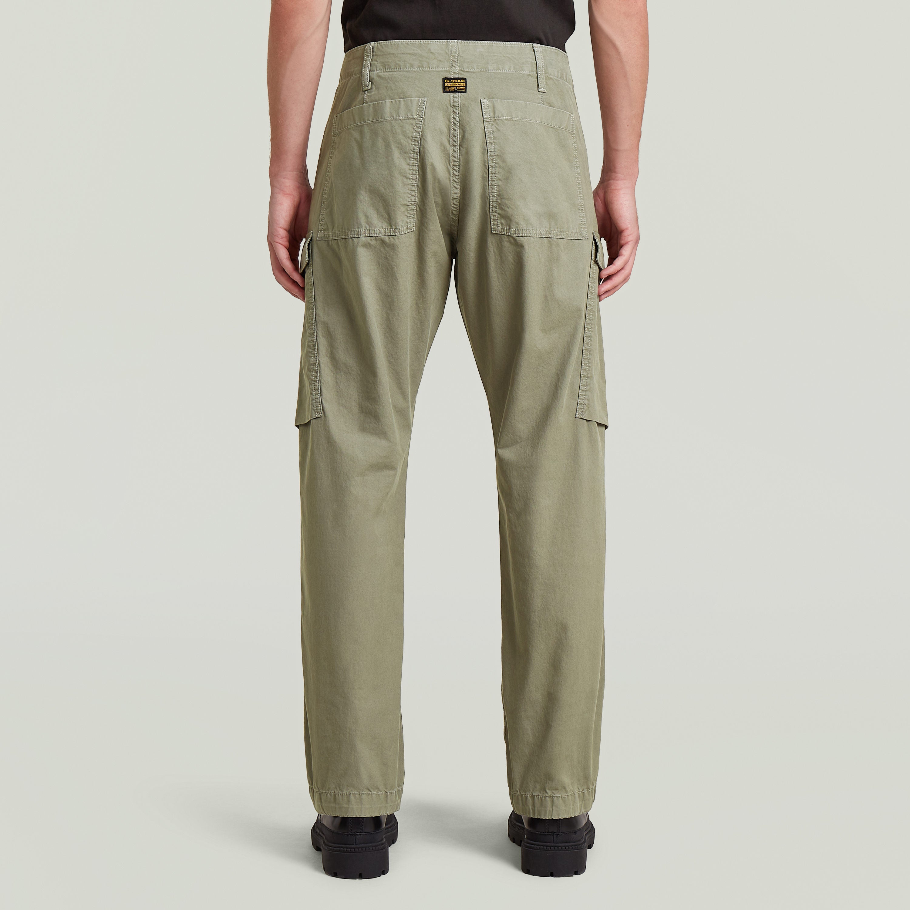Pantalones Clean Regular Cargo vista trasera, perfectos como pantalones cargo regulares para el día a día.