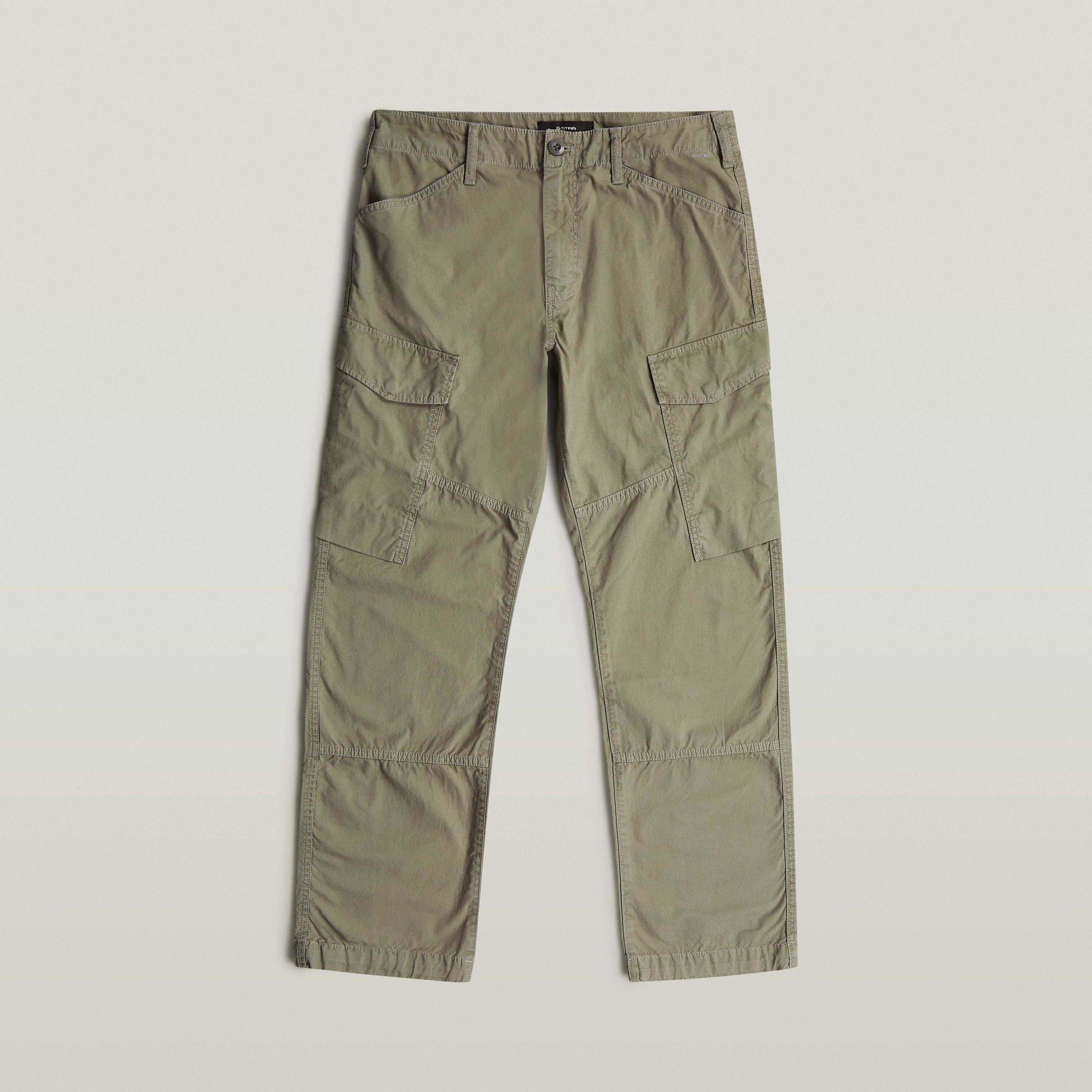 Pantalones Clean Regular Cargo, pantalones cargo regulares para el día a día, con múltiples bolsillos y ajuste moderno.