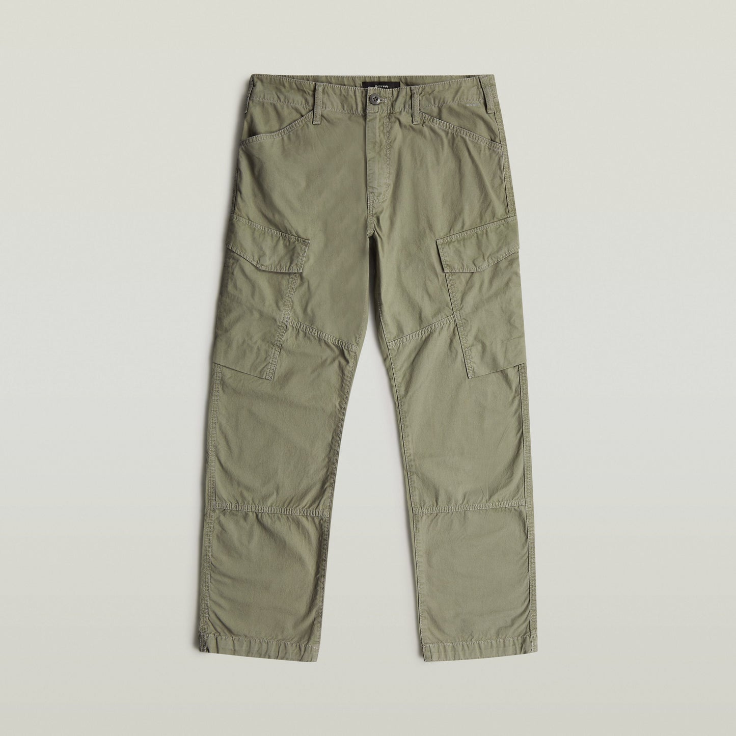 Pantalones Clean Regular Cargo, pantalones cargo regulares para el día a día, con múltiples bolsillos y ajuste moderno.