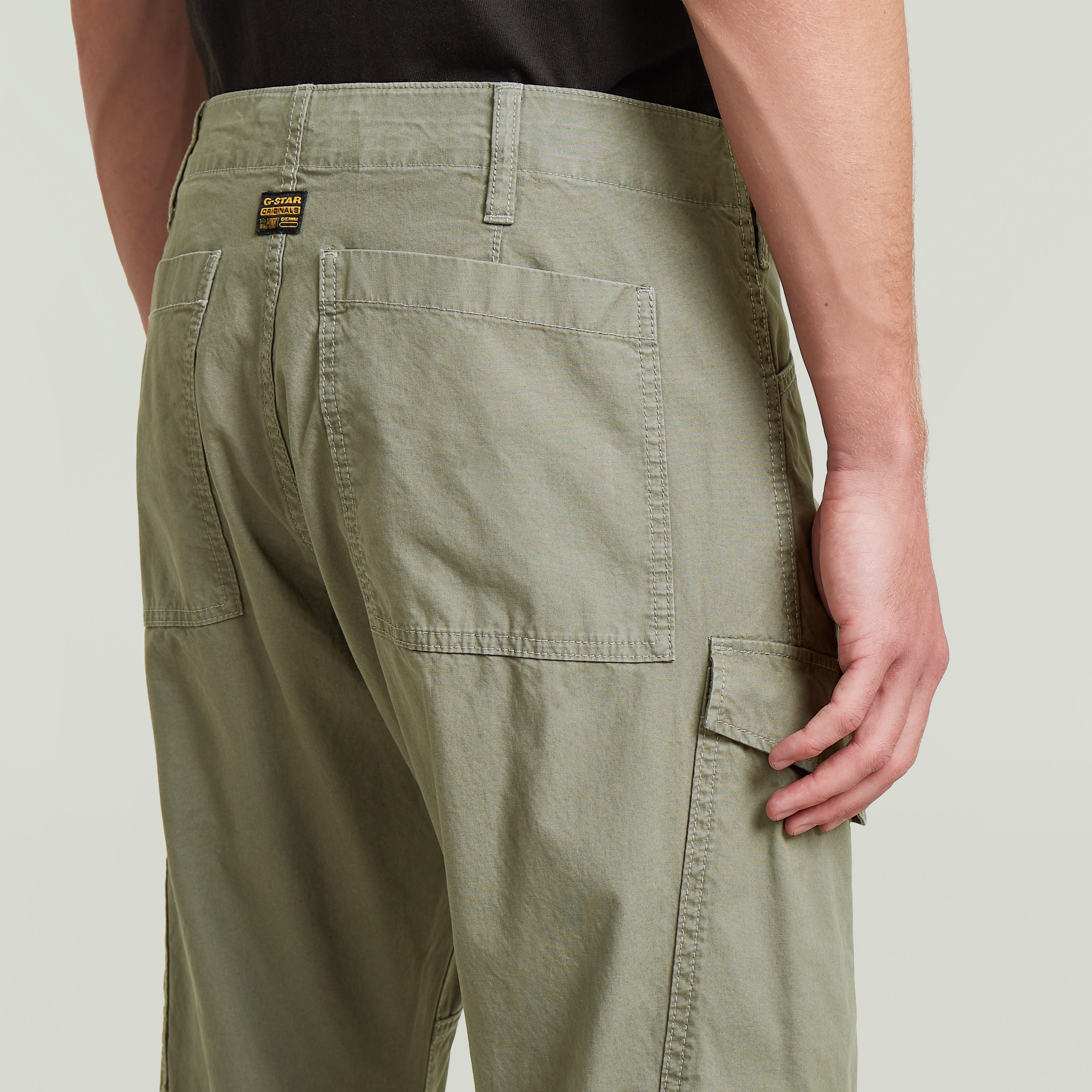 Pantalones Clean Regular Cargo, pantalones cargo regulares para el día a día, con múltiples bolsillos y ajuste moderno.