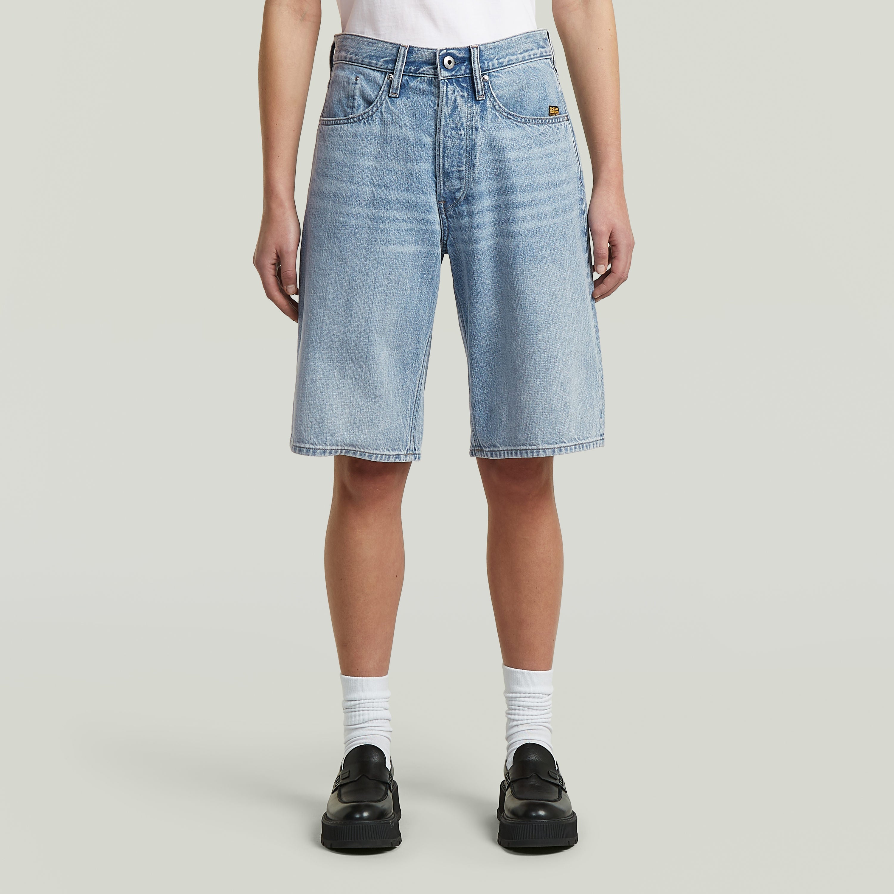 Bermuda shorts clean edge shown in light blue, featuring a relaxed fit and knee-length cut, perfect for casual wear.