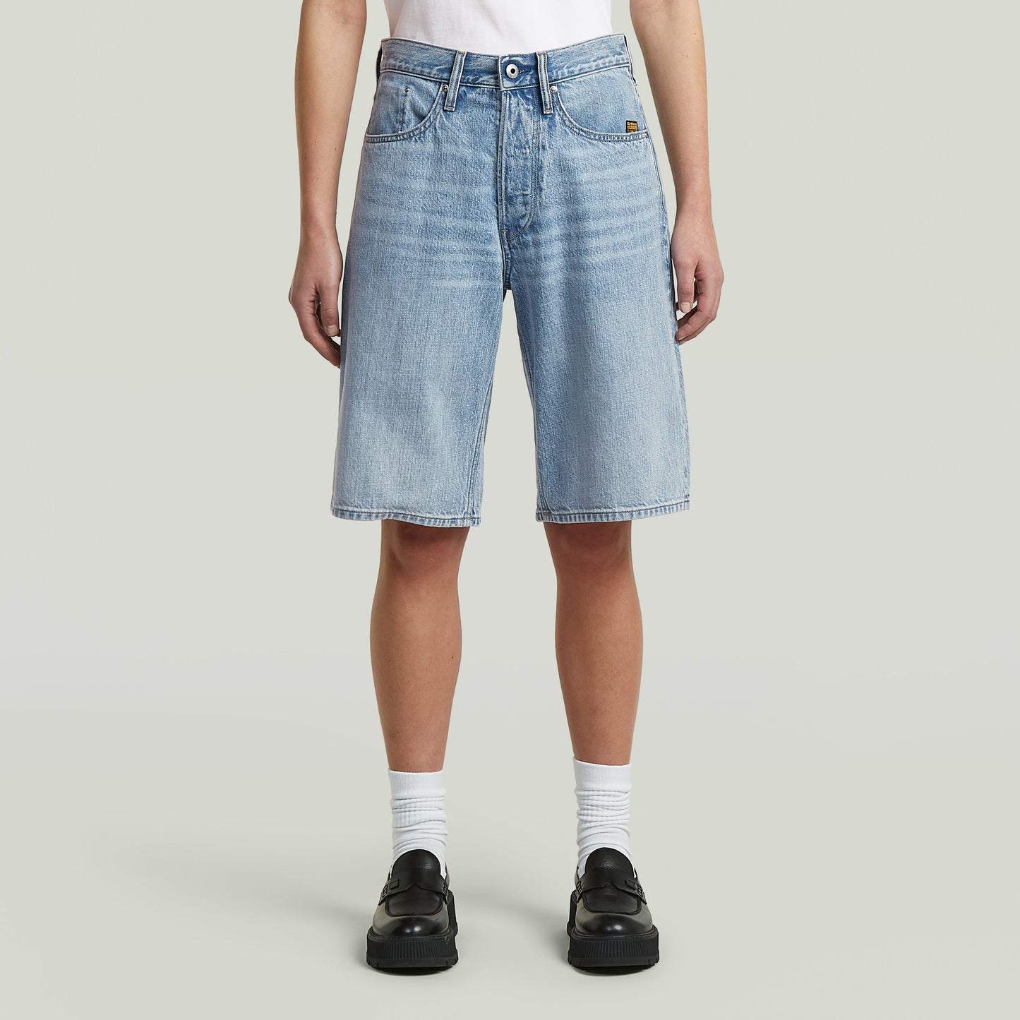 Bermuda shorts clean edge shown in light blue, featuring a relaxed fit and knee-length cut, perfect for casual wear.