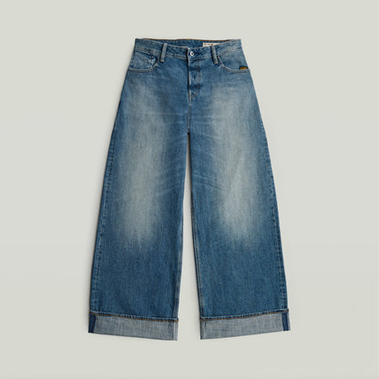 Jeans Roxx Wide, vaqueros de corte holgado y dobladillo vuelto, estilo contemporáneo.