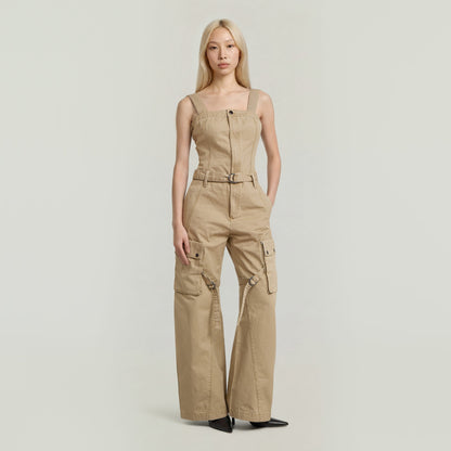 Peto alto Elevated dungaree jumpsuit en color beige con diseño racerback y cierre de botones.