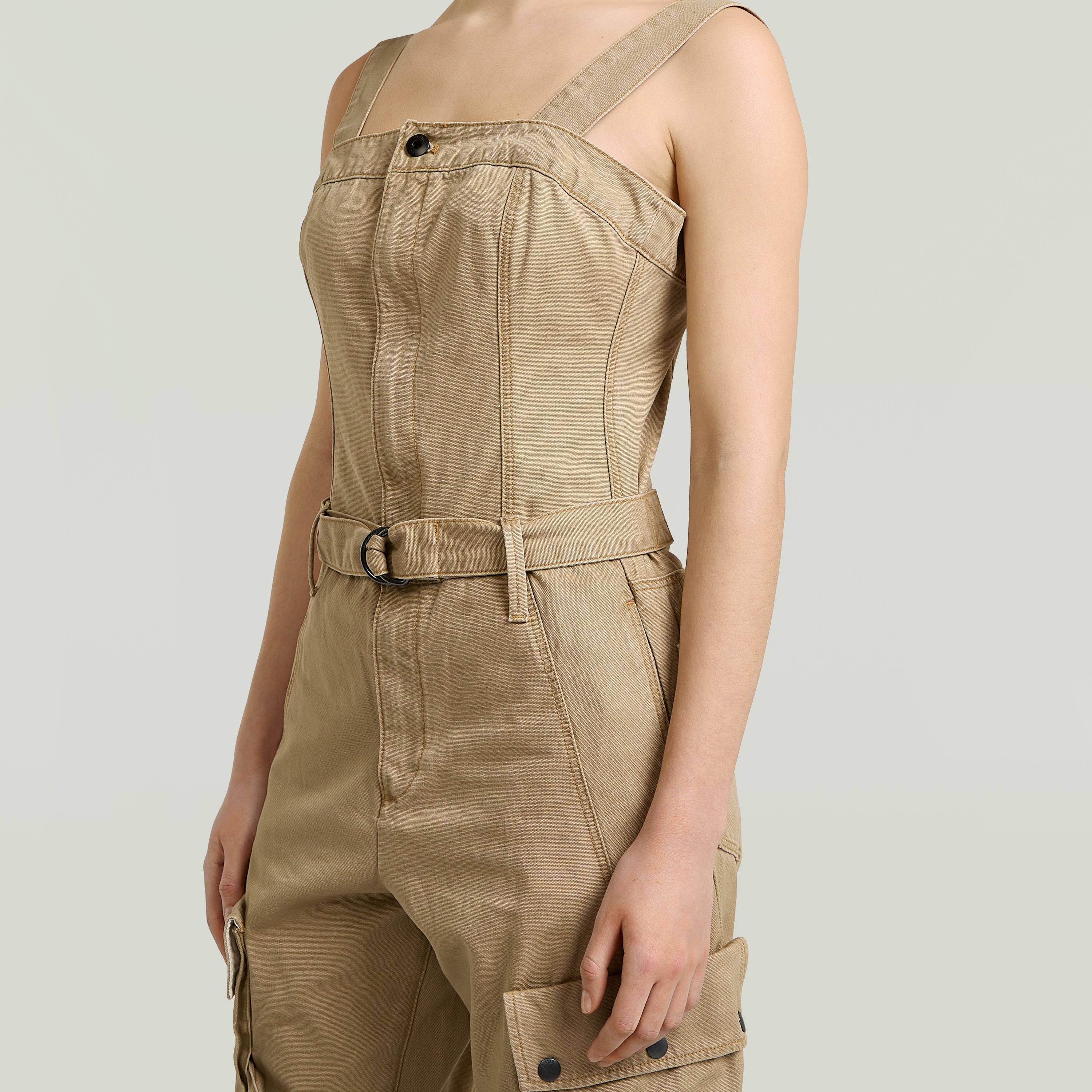 Peto alto Elevated dungaree jumpsuit en color beige con diseño racerback y cintura alta.