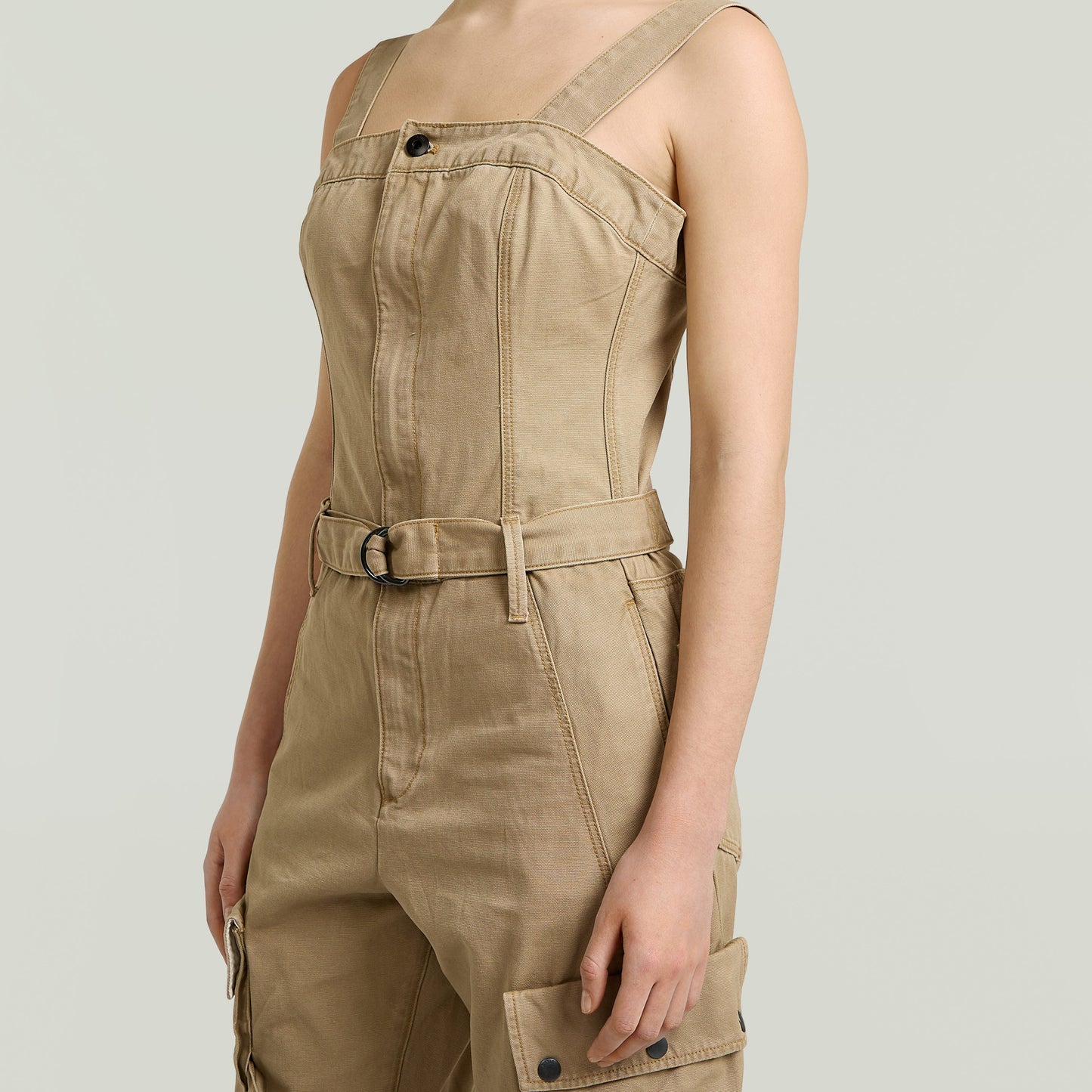 Peto alto Elevated dungaree jumpsuit en color beige con diseño racerback y cintura alta.