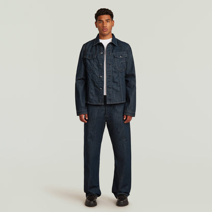 Chaqueta 3D Dart Slim La Slim 3D Dart Jacket tiene un fit slim moderno con diseño tridimensional para mayor libertad de movimiento. Su cierre con botones y cuello camisero aportan un