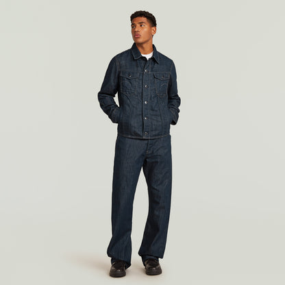 Chaqueta 3D Dart Slim La Slim 3D Dart Jacket tiene un fit slim moderno con diseño tridimensional para mayor libertad de movimiento. Su cierre con botones y cuello camisero aportan un