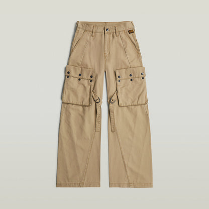 Pantalones Mega Cargo en color beige, pantalones cargo modernos con múltiples bolsillos y pernera larga.