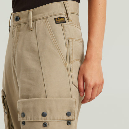 Pantalones Mega Cargo de G-Star, diseño moderno con múltiples bolsillos, ideales para un estilo contemporáneo con pantalones cargo modernos.