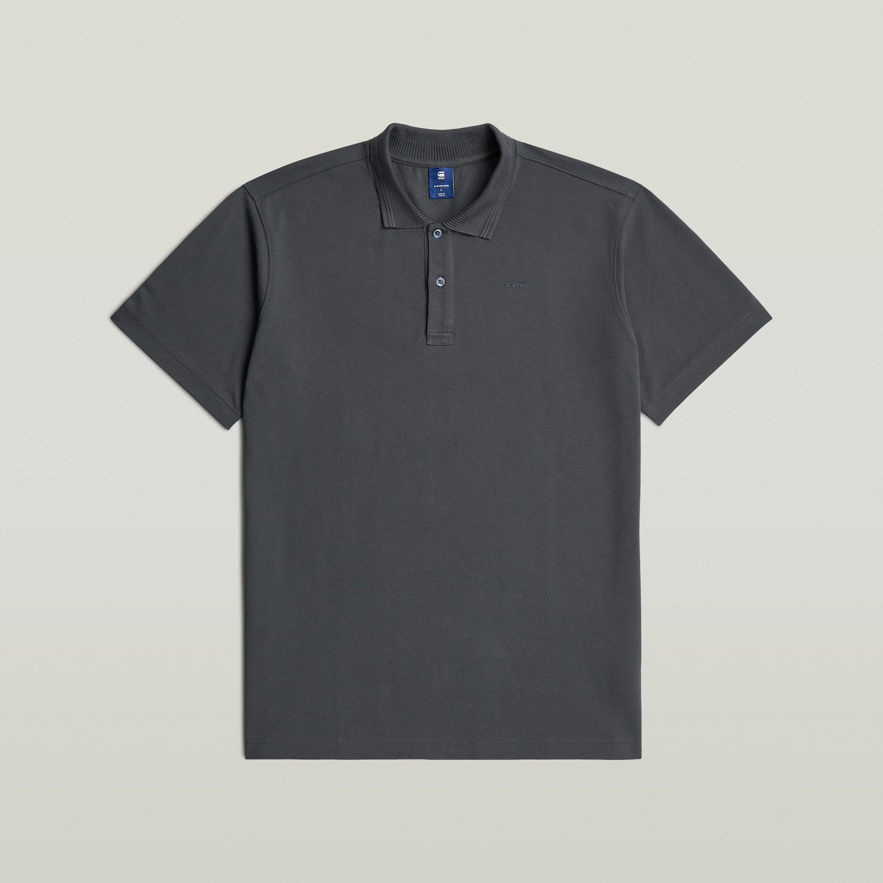Polo Core Regular shirt in gray, featuring a classic collar and button closure, made from 100% organic cotton.