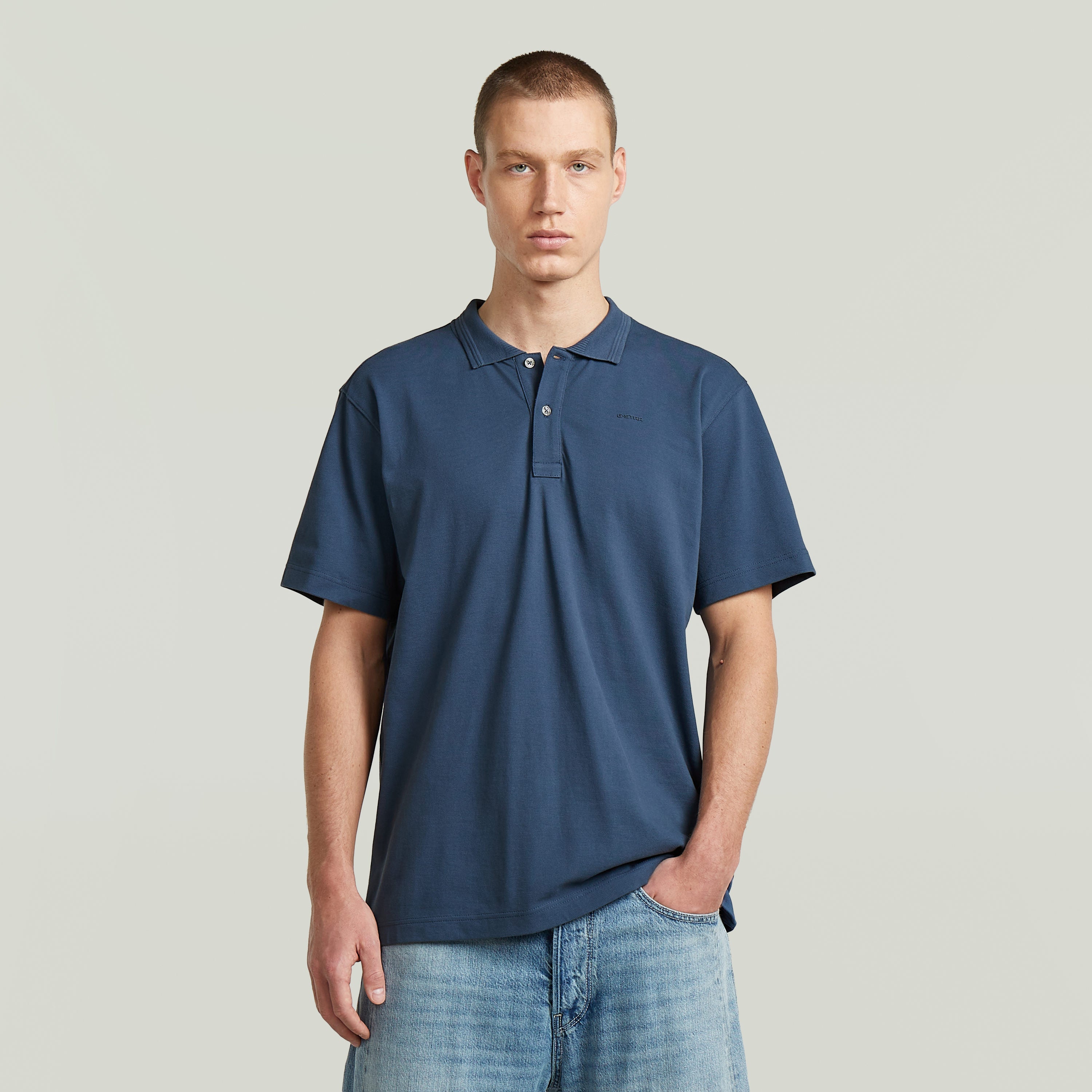 Polo Core Regular shirt in mid-blue color with classic collar and button closure worn by a model.