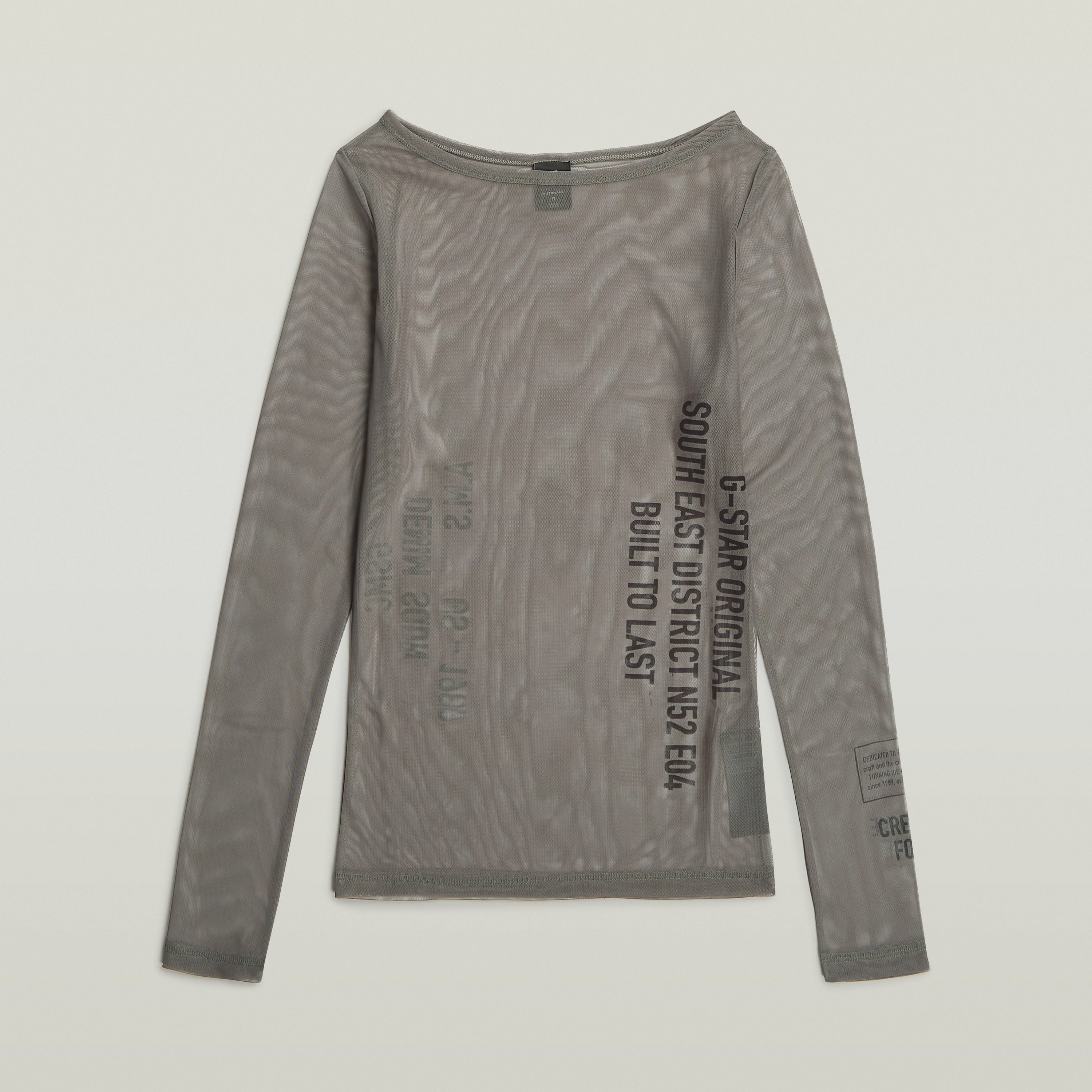 Camiseta slim con detalle gráfico de manga larga y cuello redondo en color gris.
