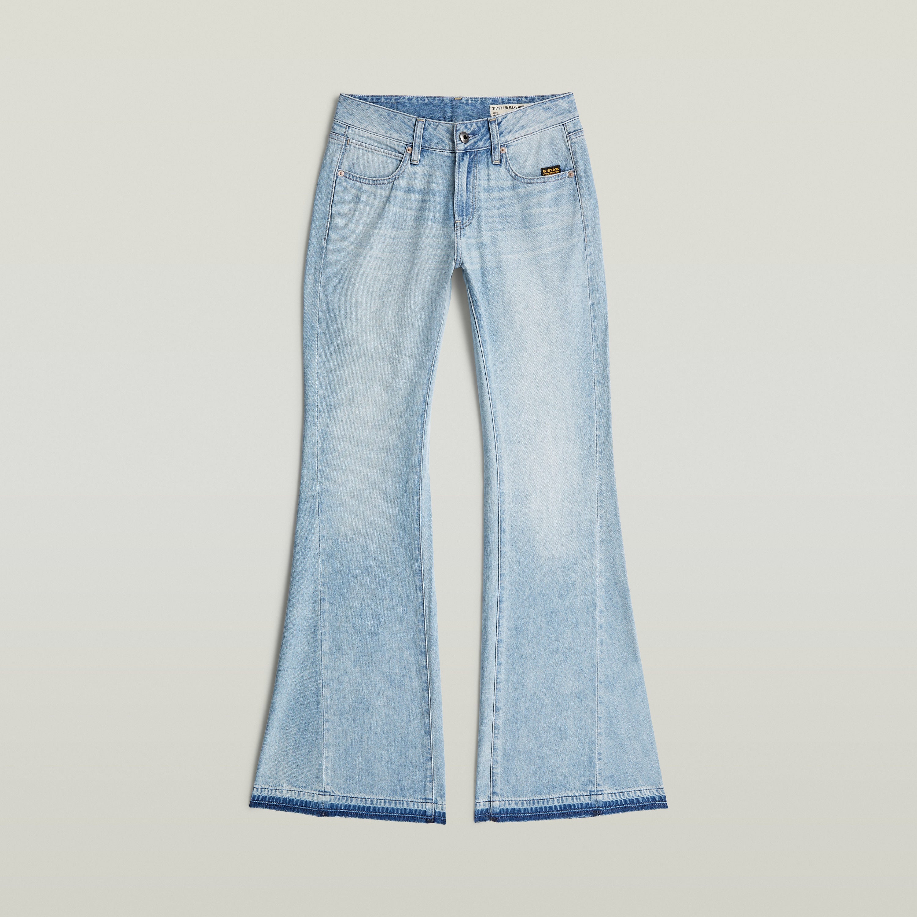 Jeans Stevey 3D Flare, bootcut estilo, 3D flare bootcut jeans de color azul intermedio y corte clásico.