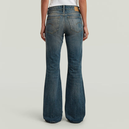 Vista trasera de los jeans Stevey 3D Flare, jeans 3D flare jeans for women, estilo bootcut y acabado único.