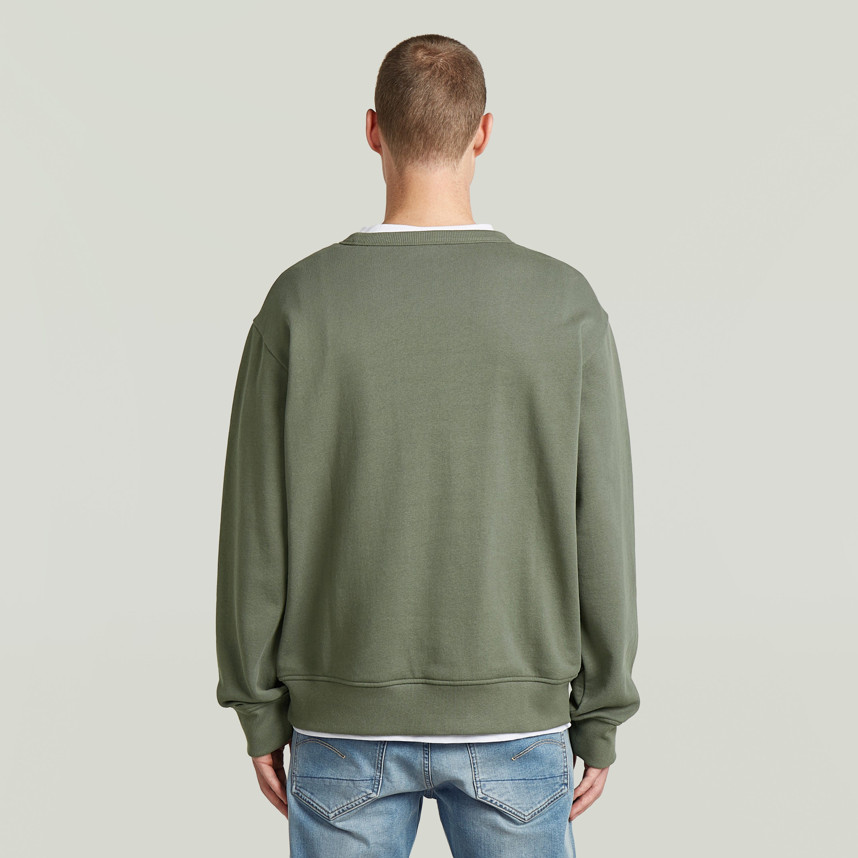 Sudadera con logotipo de los 90 vista trasera en color verde con corte regular y diseño duradero.