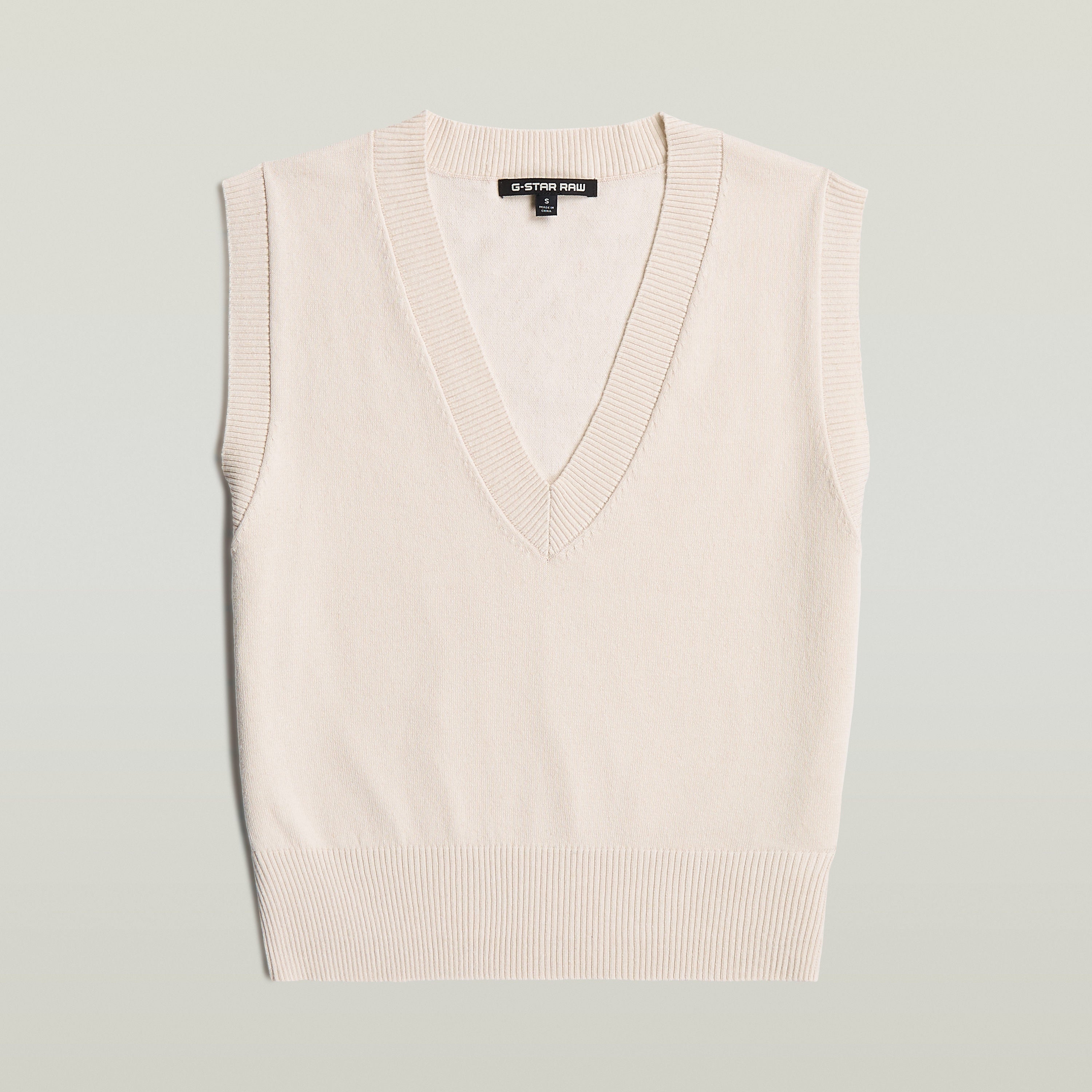 Chaleco de punto holgado, sin mangas, cuello de pico, color blanco, loose knit sleeveless vest.