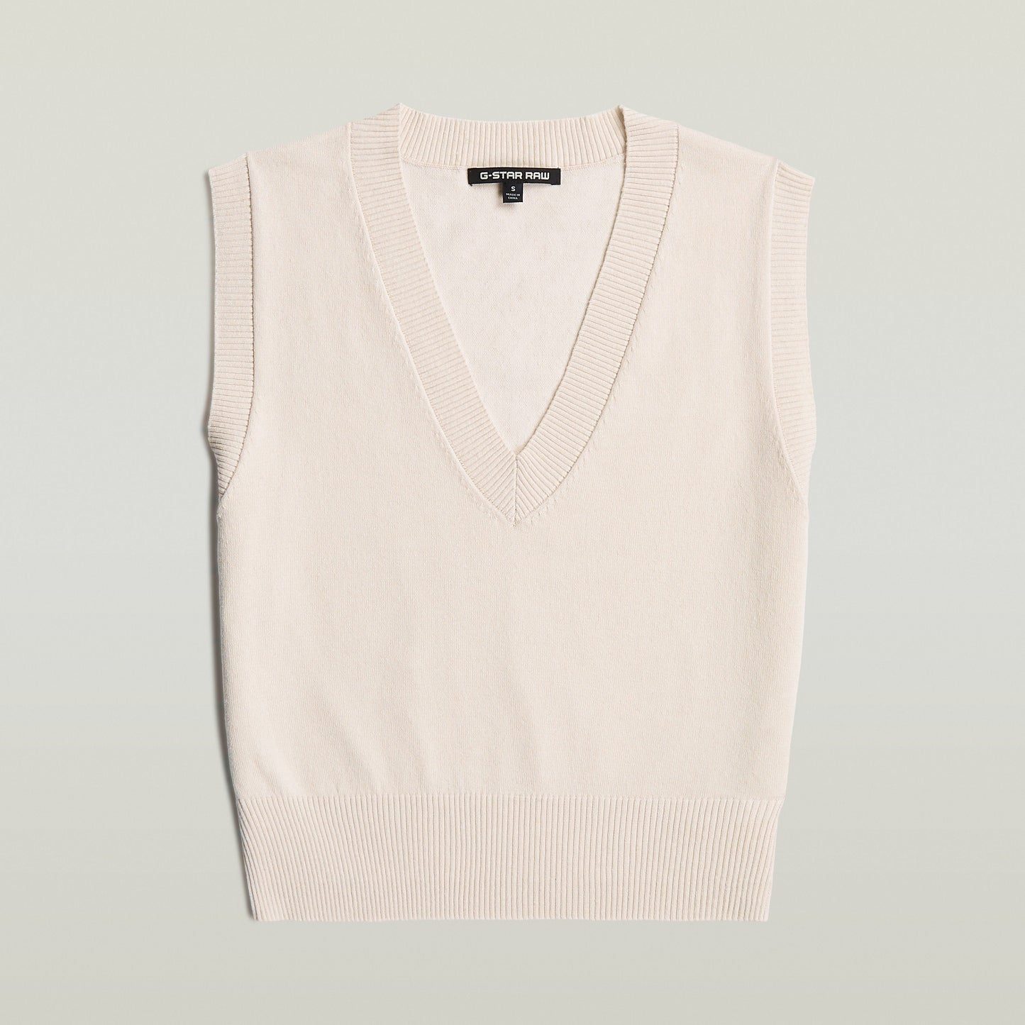 Chaleco de punto holgado, sin mangas, cuello de pico, color blanco, loose knit sleeveless vest.