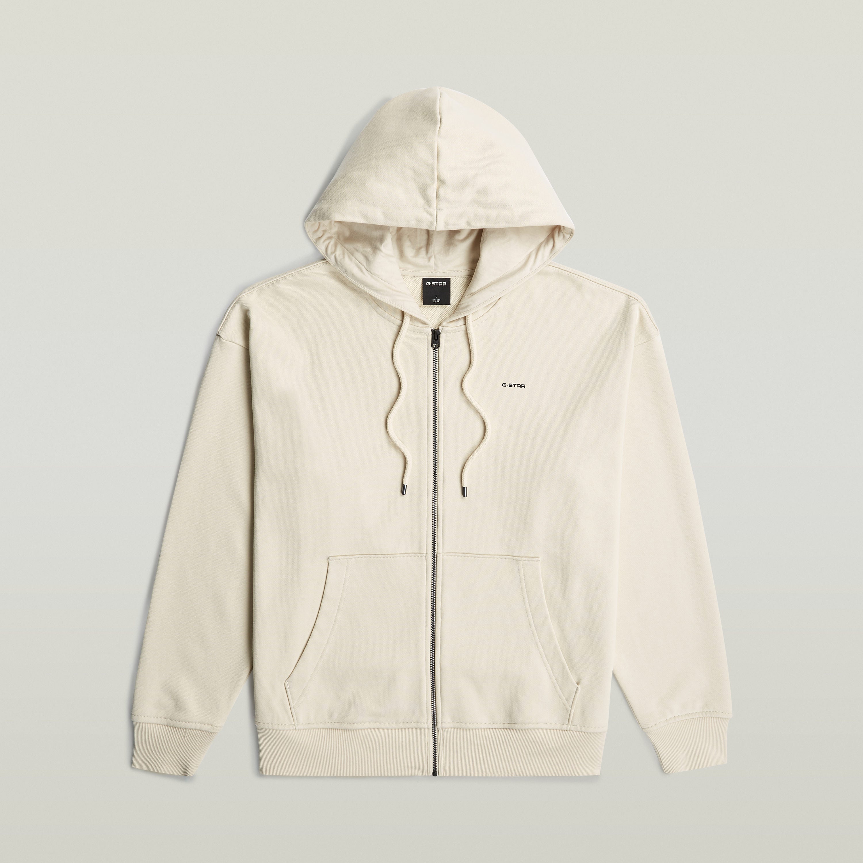 Sudadera Back Graphic Loose con Capucha y Cremallera El Back Graphic Loose Hooded Zip Sweater tiene fit holgado con capucha y cierre de cremallera, para un estilo relajado y casual.